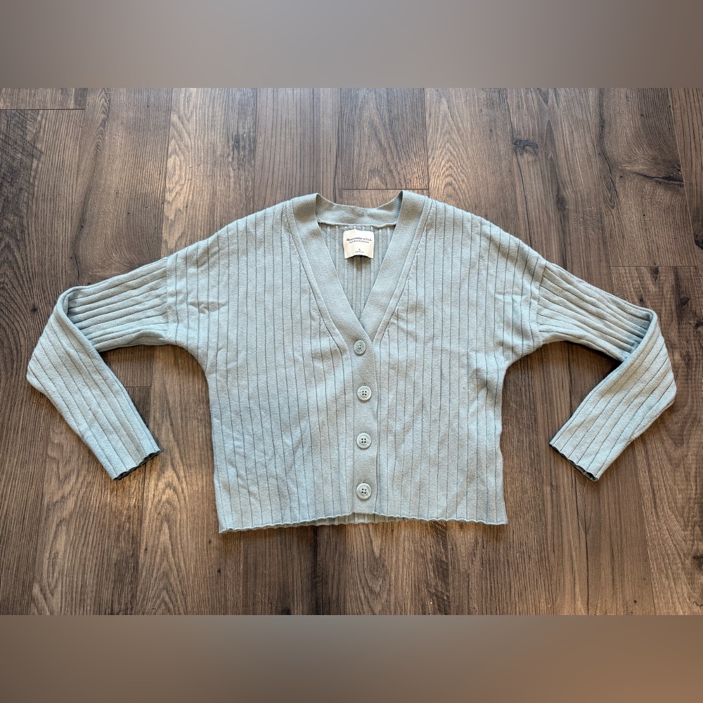 Abercrombie & Fitch Ribbed Lounge Cropped Cardigan in Light Blue.